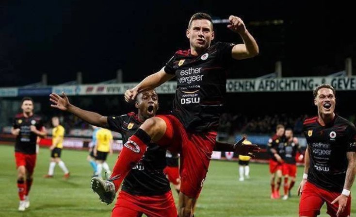 把球拨到弱 把球拨到弱